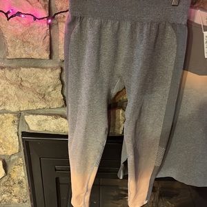 NWOT, ROXY DRY FIT LEGGINGS , M/L, gray & peach color